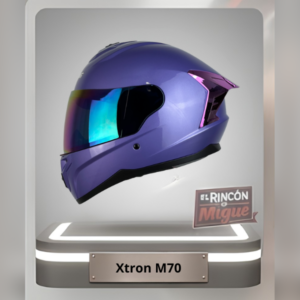 Casco deportivo integral Xtrong M70 color morado metalizado con alerón trasero y visor azul.