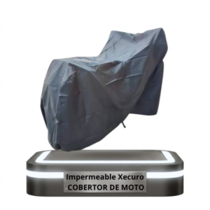 Cobertor gris impermeable Xecuro cubriendo completamente una motocicleta.