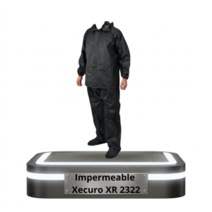 Traje impermeable Xecuro XR 2322 de dos piezas color negro sólido.